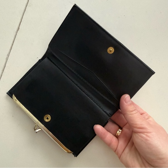 Vintage Black Leather Trifold Wallet Gold Kiss-Lock & Filigree Detail Luxury - Picture 4 of 7